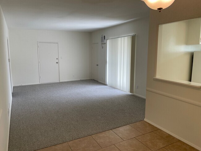 Foto del edificio - 1122 S Clark Dr