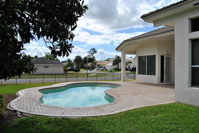Building Photo - 2926 E Fontana Ct