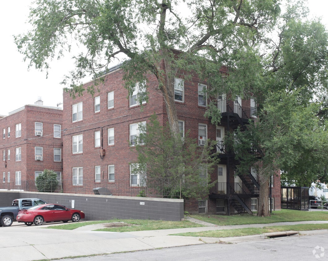 Building Photo - Premier Apartments