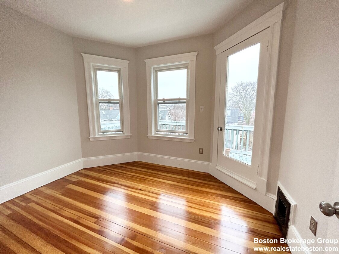Primary Photo - 20 Dawes St
