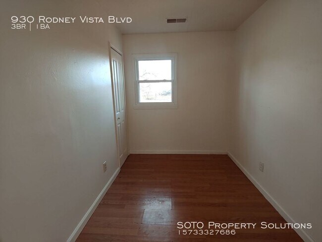 Building Photo - 3BD/1BA House Backs to Arena Park