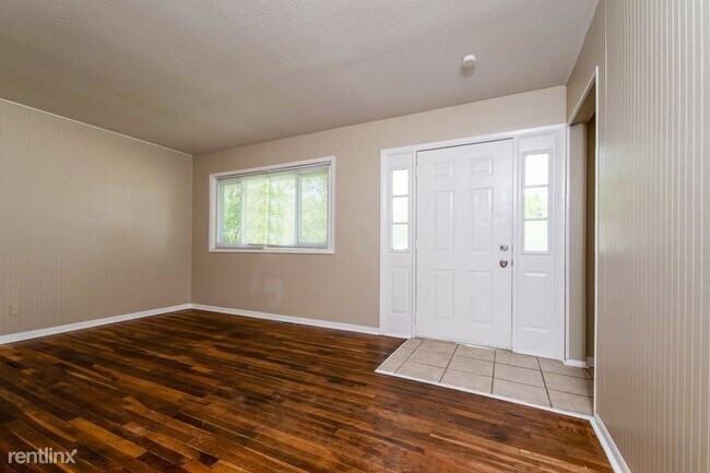Building Photo - 3 br, 1 bath House - 3740 Shoreline Dr