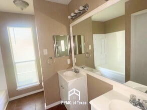 Building Photo - 8607 Hickory Branch Ln