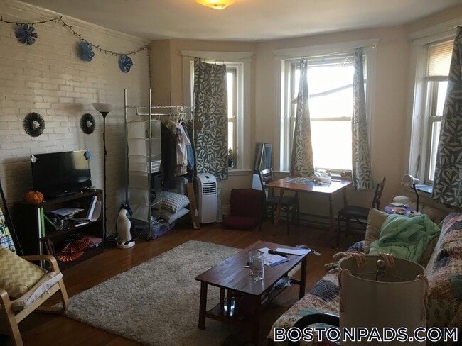 Building Photo - 55 Park Dr