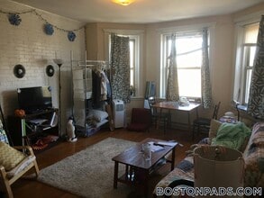 Building Photo - 55 Park Dr