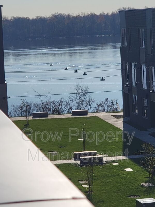 Foto del edificio - 3121 Beachview Ln