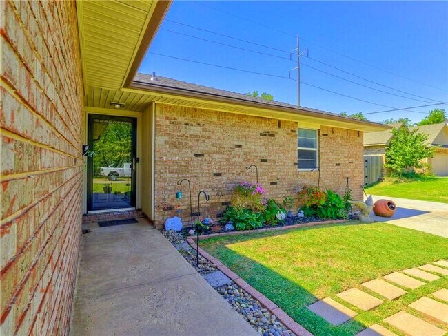 Building Photo - ASK ABOUT OUR MOVE-IN SPECIAL!! $549 OFF T...