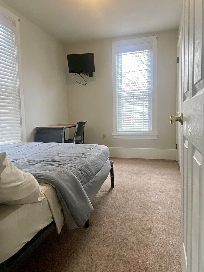 Foto del edificio - 10 Maple Ave