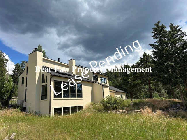 Spacious 4-Bed, 4.5-Bath Retreat in with B... - Spacious 4-Bed, 4.5-Bath Retreat in with B... Apartment