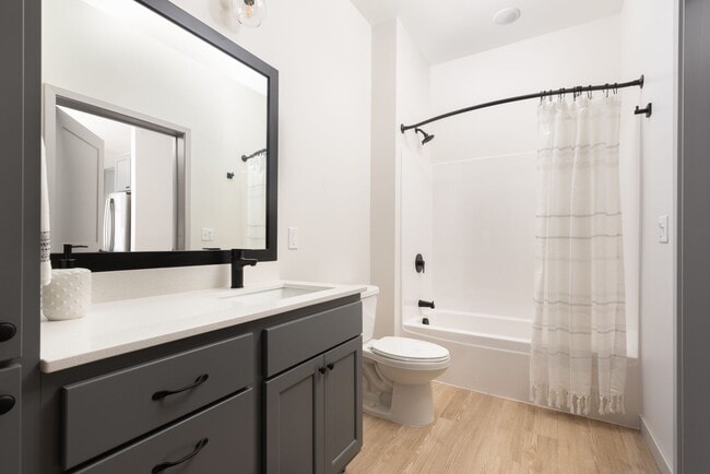 Interior Photo - Lynvue