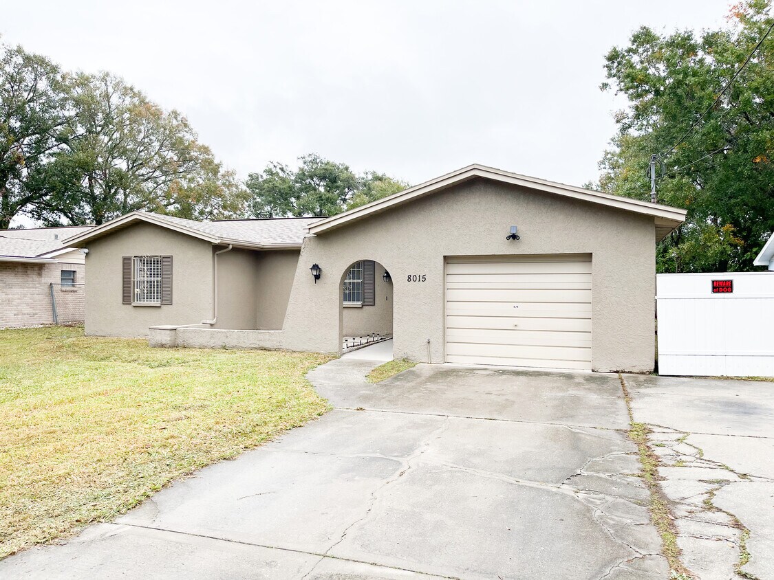 Foto principal - 8015 N Paddock Ave