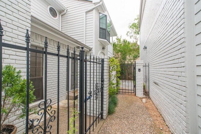Building Photo - 1911 Bering Dr