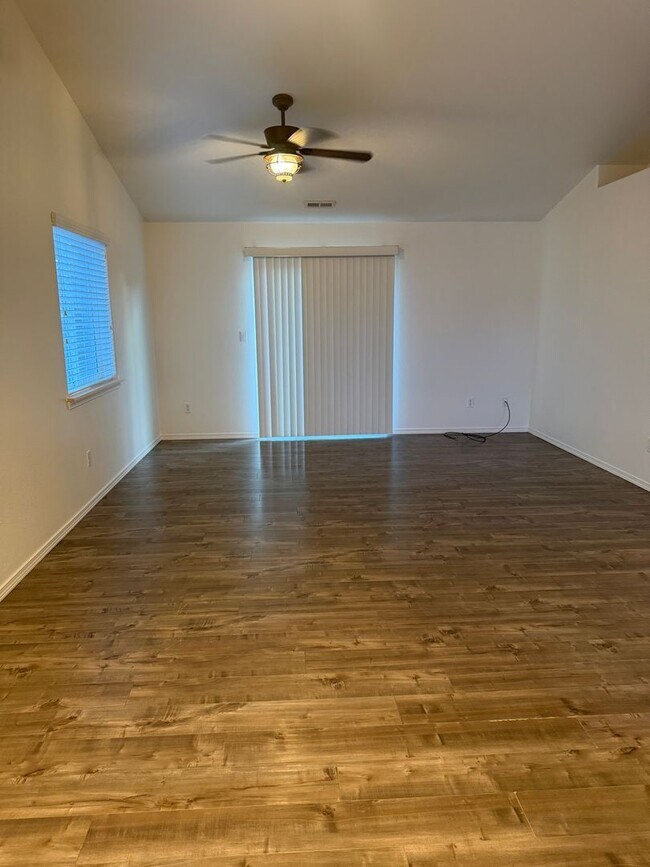 Foto del edificio - 1636 E Truman Dr