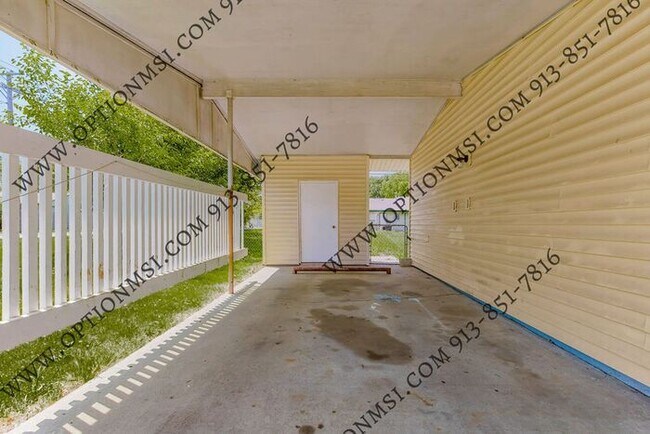 Foto del edificio - Available NOW!