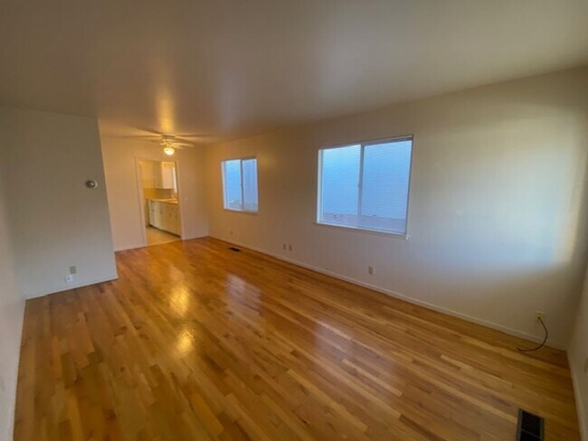 Foto del edificio - 151 Monterey Ave