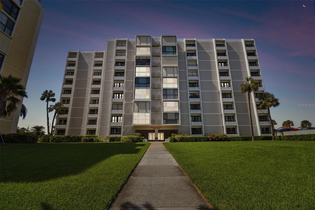 Foto principal - 851 Bayway Blvd