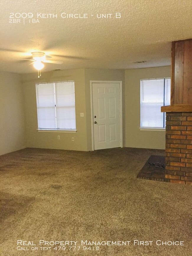 Building Photo - 2 Bedroom 1 Bath Duplex For Rent Springdale