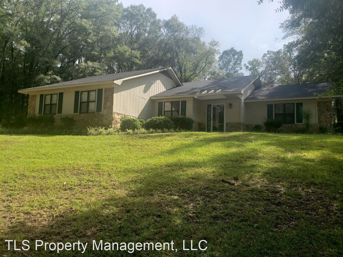 3 br, 2 bath House 103 Fieldcrest Drive House Rental in Enterprise