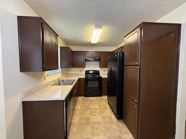 Building Photo - 412 Baumann Dr