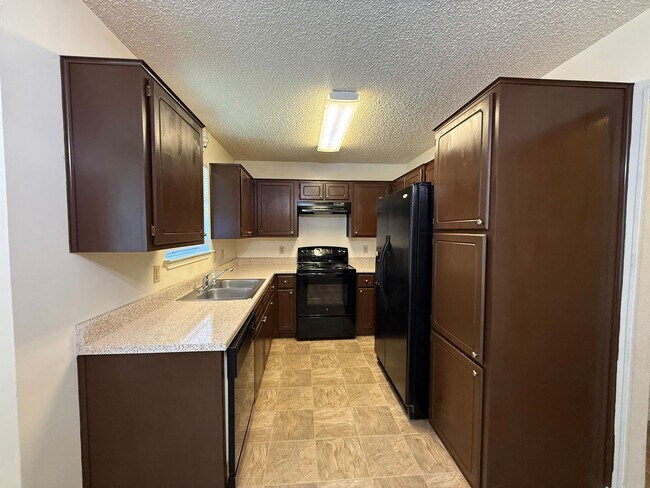 Foto del edificio - 412 Baumann Dr