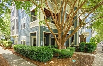 Building Photo - 611 Olmsted Park Pl