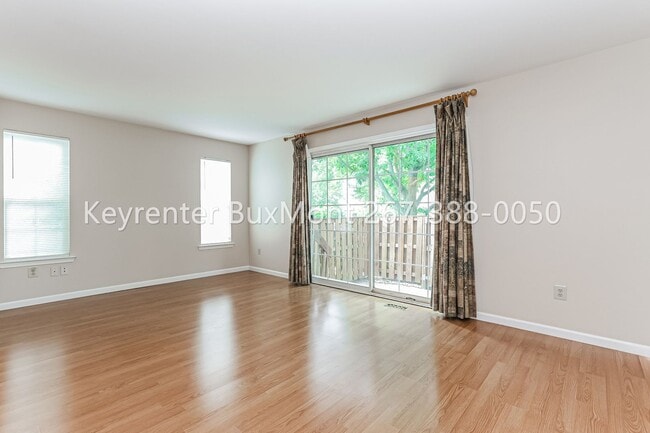 Building Photo - Makefield Glen 2-bedroom, 1.5-bath townhome