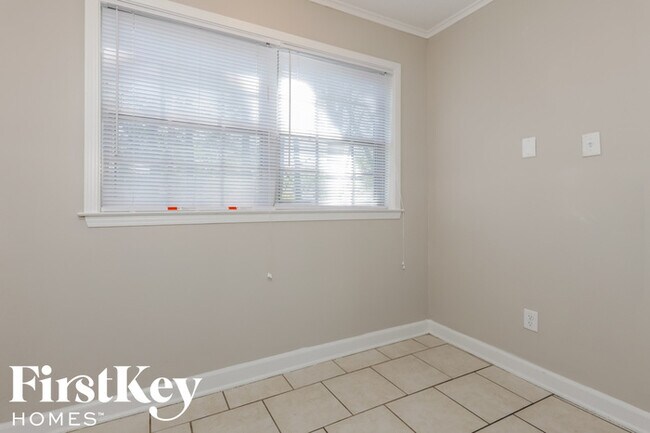 Foto del edificio - 5655 Newberry Ave