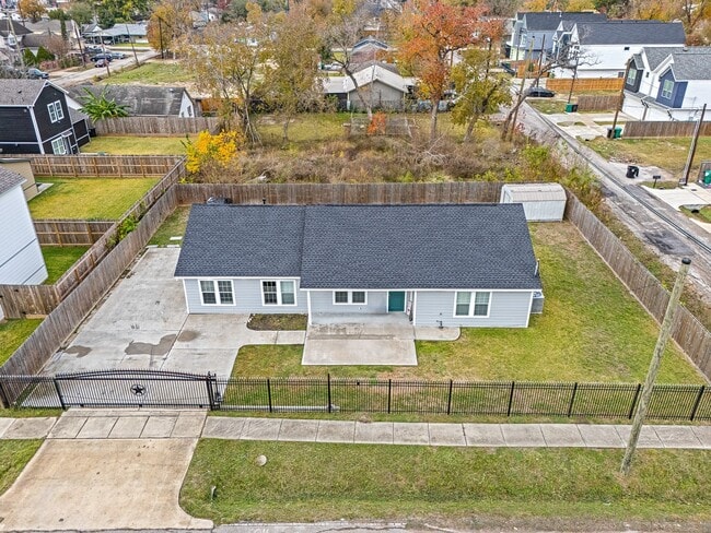 Building Photo - 4611 Idaho St