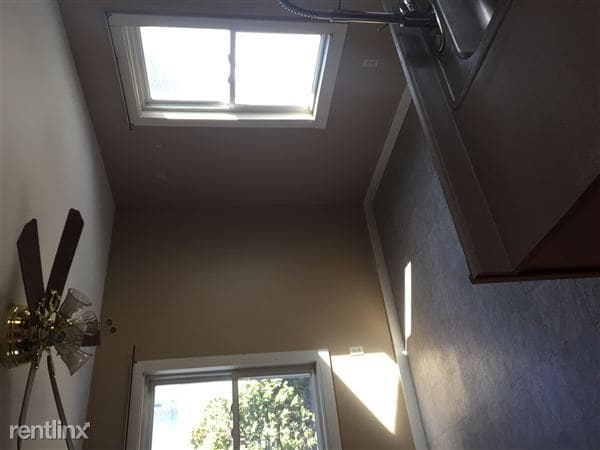 Building Photo - 62 Carely Ave
