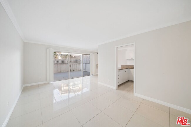 Foto del edificio - 7545 Hampton Ave