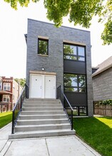 Building Photo - 1044 N Springfield Ave