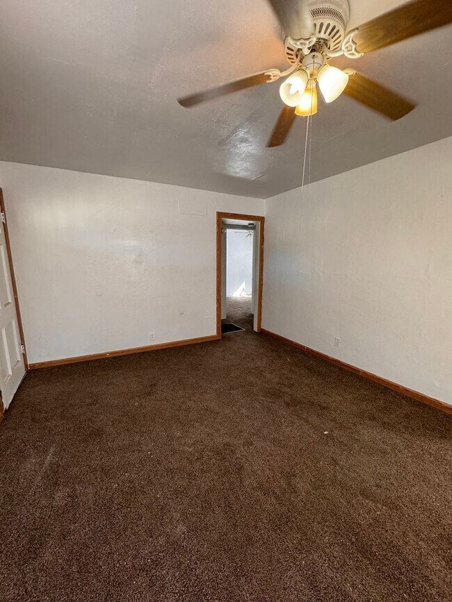 Foto del edificio - 2 br, 1 bath House - 902 W Summit (817)