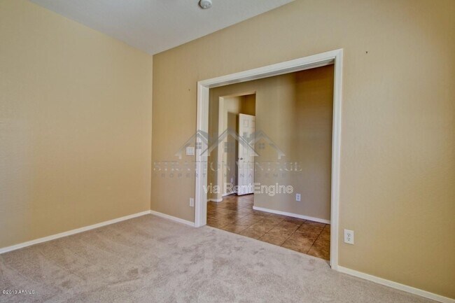 Foto del edificio - 4725 E Olney Ave