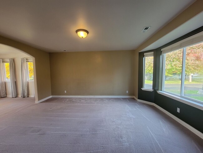 Foto del edificio - 3BR/2.5BA Home Near River – Stamped Patio,...