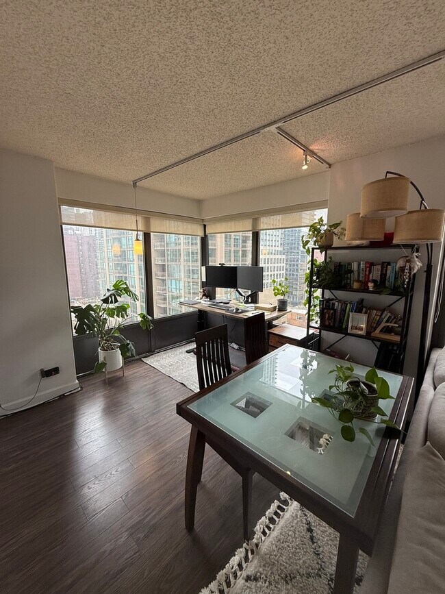 Foto del edificio - 30 E Huron St