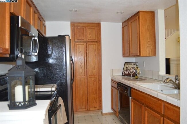 Foto del edificio - $3,490 / 3BR - 1383 S.F. GORGEOUS FREMONT ...