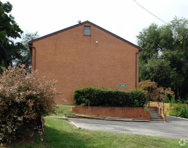 Building Photo - 106 Lee Ave NE