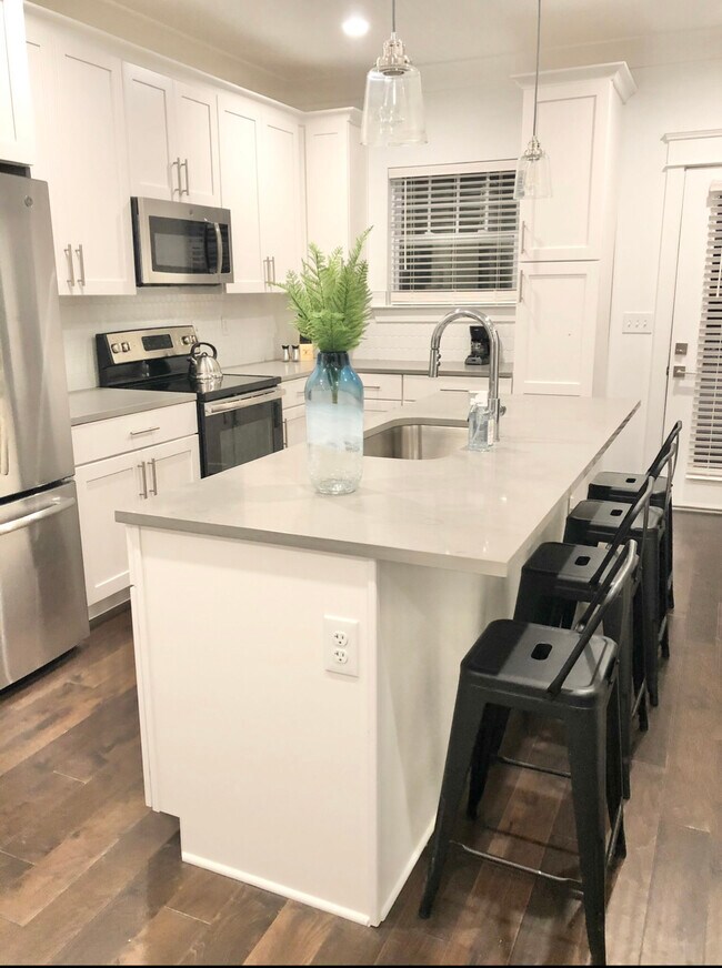 Foto del edificio - 6511 Robertson Ave