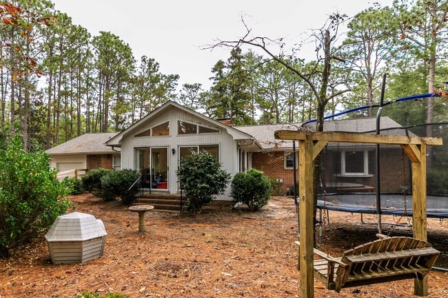 Building Photo - 380 Swoope Dr