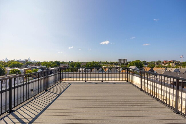 Foto del edificio - 3008 W Belmont Ave