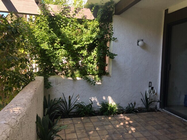 Patio junto a la sala familiar - 1546 Michael Ln