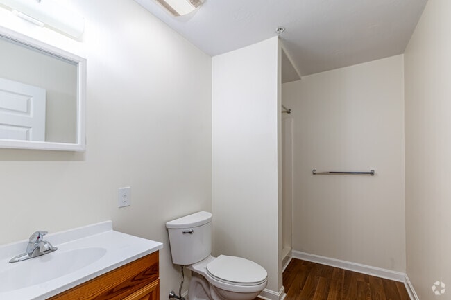 3BR, 2BA - Bathroom - University Crossing