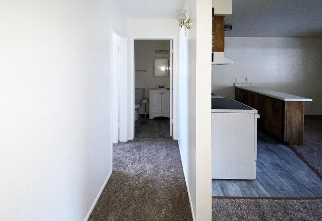Foto del edificio - Renovated 1-Bedroom Condo in Gated North P...