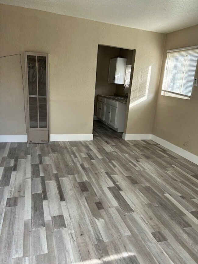 Building Photo - 1171-1173 Alamos Ave