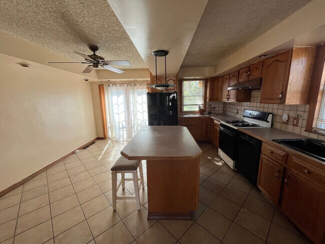 Photo - 2800 Disston St House