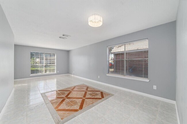 Foto del edificio - 5530 Imperial Grove Dr
