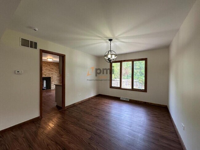 Foto del edificio - 334 Little John Dr