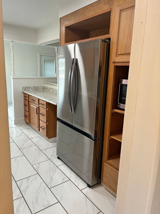 Building Photo - Quiet 3 Bedroom, 2 Bath with Large Backyard