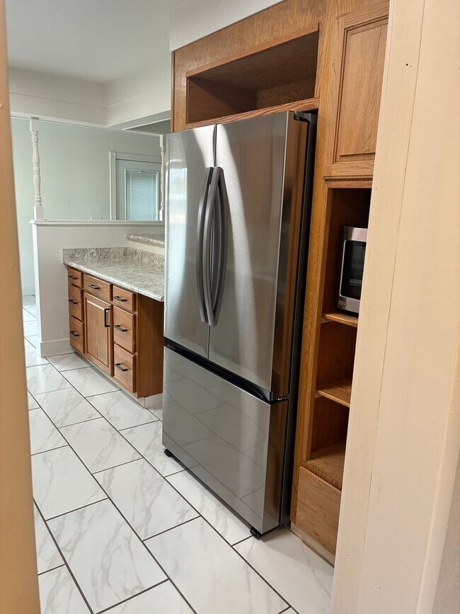 Foto del edificio - Quiet 3 Bedroom, 2 Bath with Large Backyard