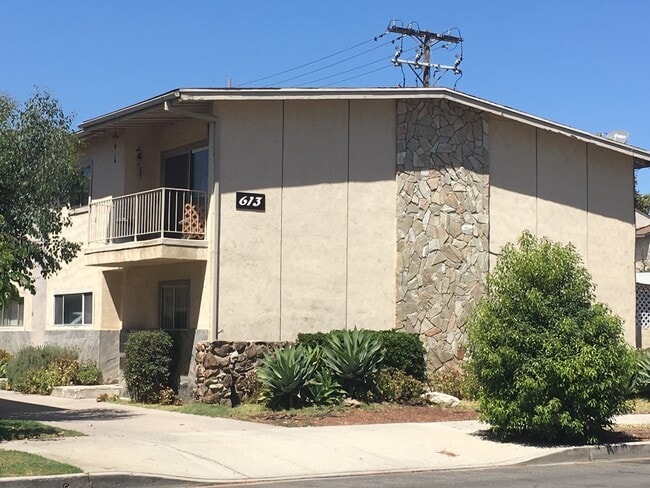 Front view of building - 613 S Shelton St